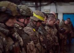 Guerra na Ucrânia: Corpos de soldados são encontrados com Bíblias em áudio