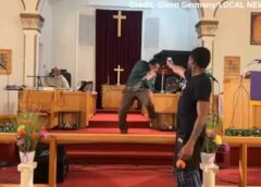 Homem tenta atirar em pastor durante um culto, mas arma não dispara