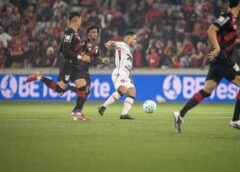 Vitória sofre com arbitragem polêmica e é derrotado pelo Athletico